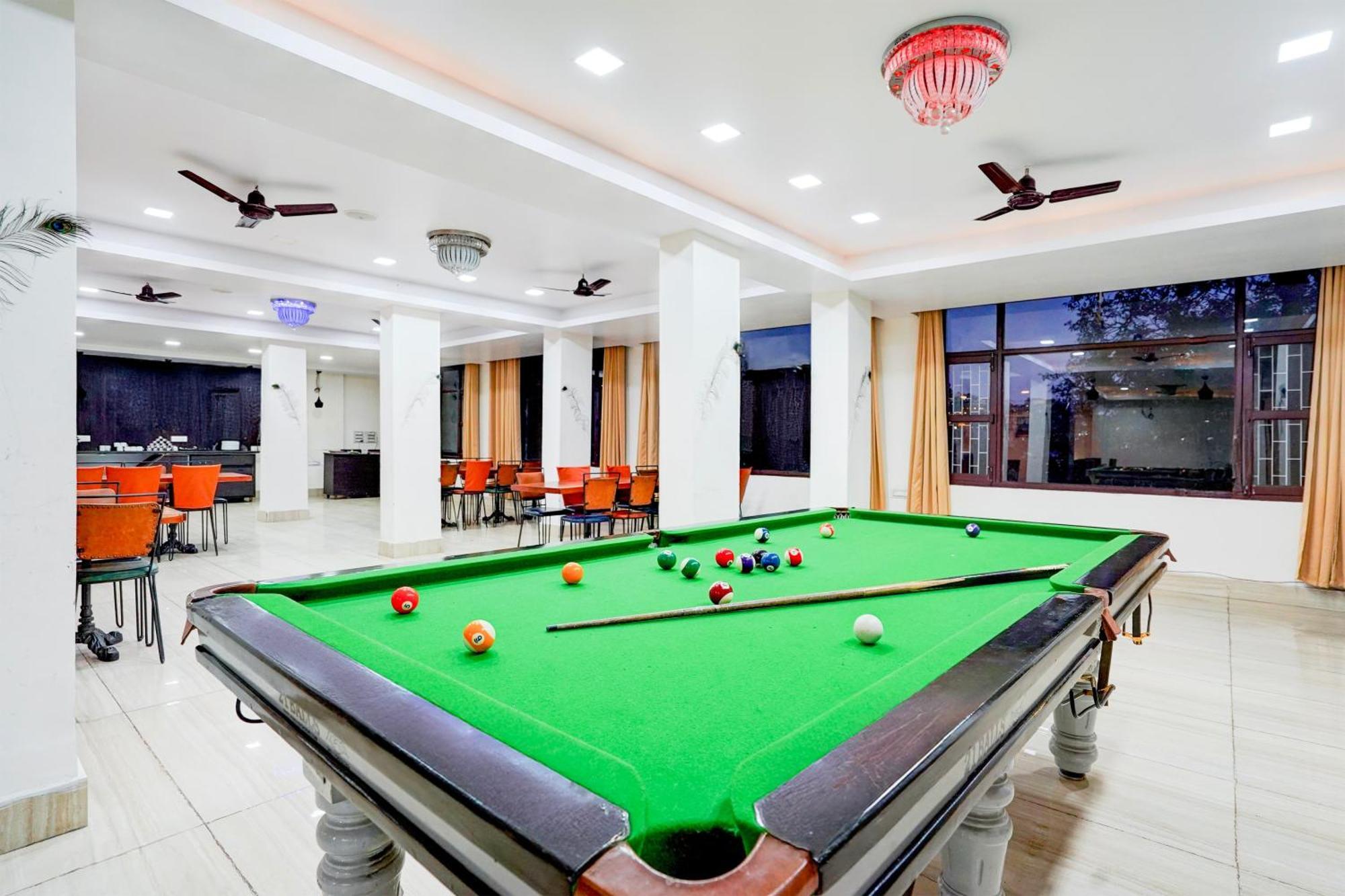 Super Townhouse Mall Road Near Library Chowk Mussoorie Exterior photo